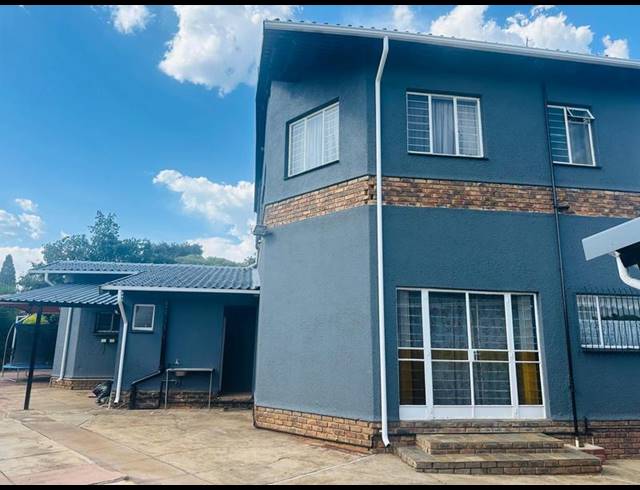 5 BEDROOM HOUSE FOR SALE IN DORINGKLOOF